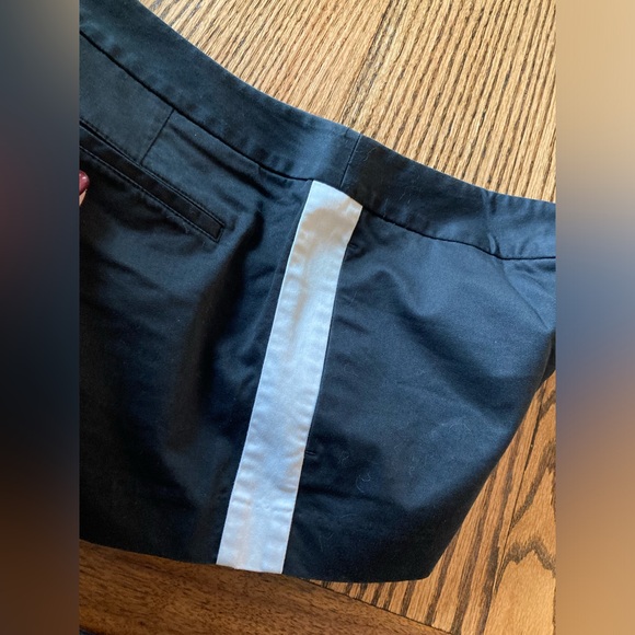Express size 6 black dress shorts with white stripe on the side - Picture 3 of 4